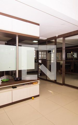 Casa para alugar com 200m², 4 quartos e 1 vaga Casa para alugar com 200m², 4 quartos e 1 vagaSala