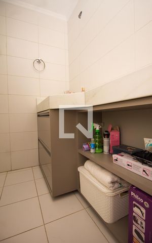 Casa para alugar com 200m², 4 quartos e 1 vaga Casa para alugar com 200m², 4 quartos e 1 vagaBanheiro