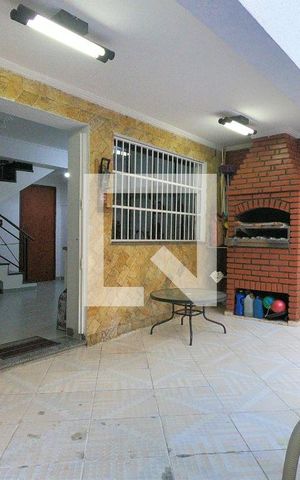Casa à venda com 222m², 3 quartos e 4 vagasÁrea da churrasqueira e piscina