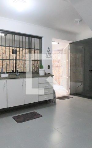 Casa à venda com 222m², 3 quartos e 4 vagasÁrea da churrasqueira e piscina