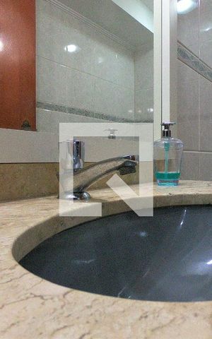 Casa à venda com 222m², 3 quartos e 4 vagasBanheiro da Área da churrasqueira e piscina