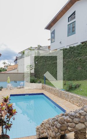 Casa para alugar com 632m², 5 quartos e 8 vagas Casa para alugar com 632m², 5 quartos e 8 vagasPiscina