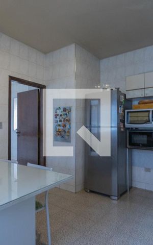 Casa para alugar com 632m², 5 quartos e 8 vagas Casa para alugar com 632m², 5 quartos e 8 vagasCozinha