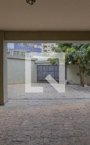 Casa para alugar com 632m², 5 quartos e 8 vagas Casa para alugar com 632m², 5 quartos e 8 vagasGaragem