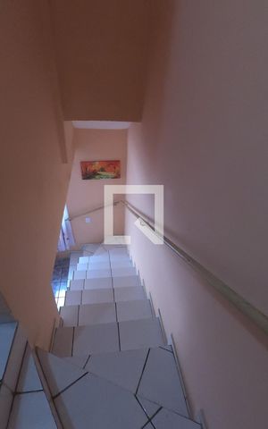 Casa de condomínio para alugar com 48m², 2 quartos e 2 vagasEscada