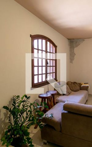 Casa à venda com 258m², 4 quartos e 4 vagas Casa à venda com 258m², 4 quartos e 4 vagasSala