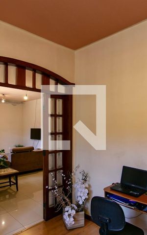 Casa à venda com 258m², 4 quartos e 4 vagas Casa à venda com 258m², 4 quartos e 4 vagasQuarto 1