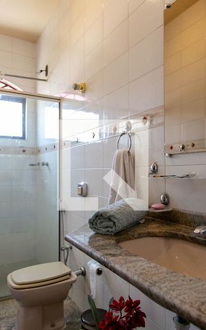 Casa à venda com 258m², 4 quartos e 4 vagas Casa à venda com 258m², 4 quartos e 4 vagasBanheiro da Suíte 1