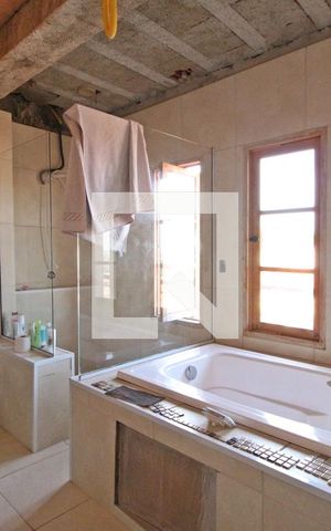 Casa à venda com 700m², 4 quartos e 3 vagasBanheiro do Quarto 2 (suíte)