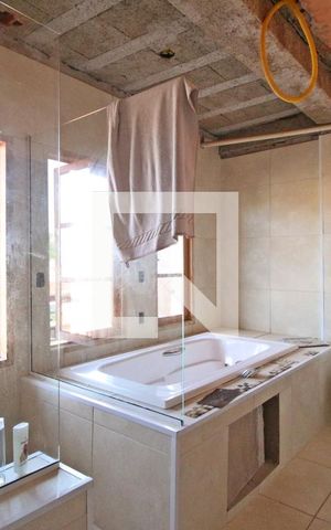 Casa à venda com 700m², 4 quartos e 3 vagasBanheiro do Quarto 2 (suíte)