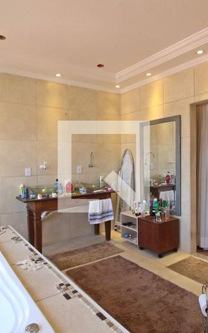 Casa à venda com 700m², 4 quartos e 3 vagasBanheiro do Quarto 3 (suíte)