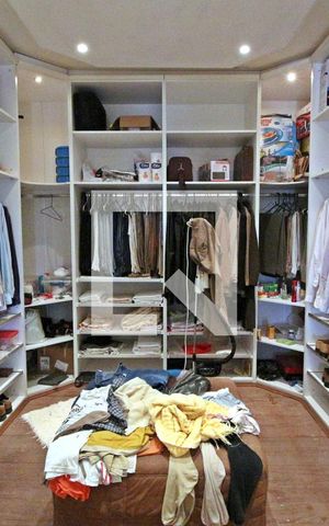 Casa à venda com 700m², 4 quartos e 3 vagasCloset do Quarto 3 (suíte)