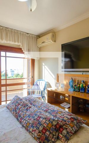 Casa à venda com 389m², 3 quartos e 3 vagas Casa à venda com 389m², 3 quartos e 3 vagasQuarto 4 - Suíte