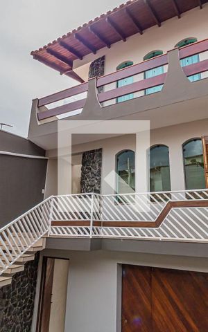 Casa à venda com 360m², 4 quartos e 7 vagas Casa à venda com 360m², 4 quartos e 7 vagasFrente do Imóvel