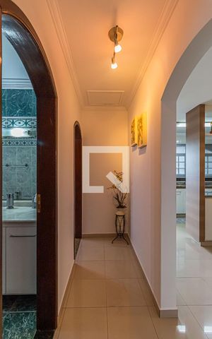 Casa à venda com 360m², 4 quartos e 7 vagas Casa à venda com 360m², 4 quartos e 7 vagasCorredor - Cs1
