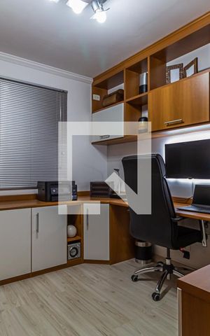 Casa à venda com 360m², 4 quartos e 7 vagas Casa à venda com 360m², 4 quartos e 7 vagasQuarto - Cs1