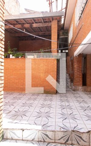 Casa à venda com 250m², 6 quartos e 4 vagas Casa à venda com 250m², 6 quartos e 4 vagasQuintal