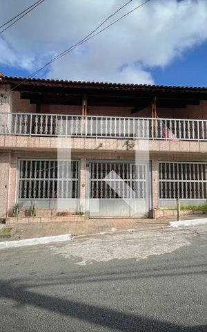 Casa à venda com 250m², 6 quartos e 4 vagasFachada 