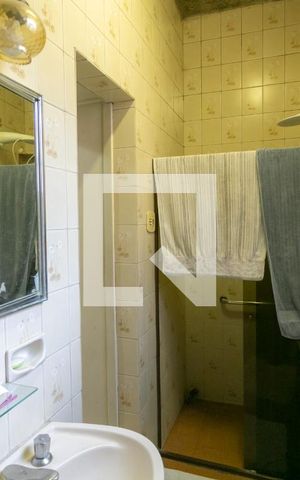Casa à venda com 200m², 3 quartos e 1 vaga Casa à venda com 200m², 3 quartos e 1 vagaBanheiro da Suíte