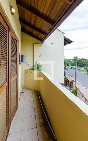 Casa à venda com 220m², 3 quartos e 3 vagas Casa à venda com 220m², 3 quartos e 3 vagasSacada