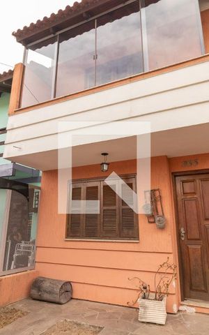Casa à venda com 172m², 3 quartos e 2 vagas Casa à venda com 172m², 3 quartos e 2 vagasFachada