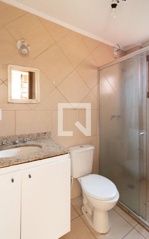 Casa à venda com 172m², 3 quartos e 2 vagas Casa à venda com 172m², 3 quartos e 2 vagasBanheiro 1