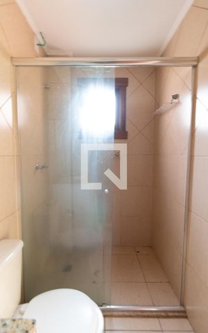 Casa à venda com 172m², 3 quartos e 2 vagas Casa à venda com 172m², 3 quartos e 2 vagasBanheiro 1