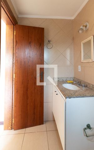 Casa à venda com 172m², 3 quartos e 2 vagas Casa à venda com 172m², 3 quartos e 2 vagasBanheiro 1