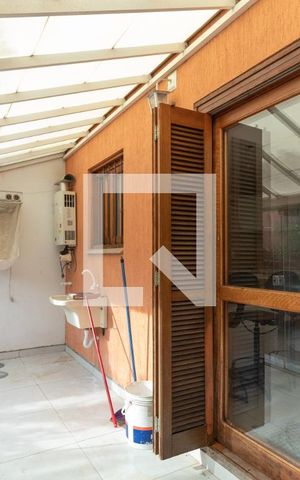 Casa à venda com 172m², 3 quartos e 2 vagas Casa à venda com 172m², 3 quartos e 2 vagasCozinha e Área de Serviço