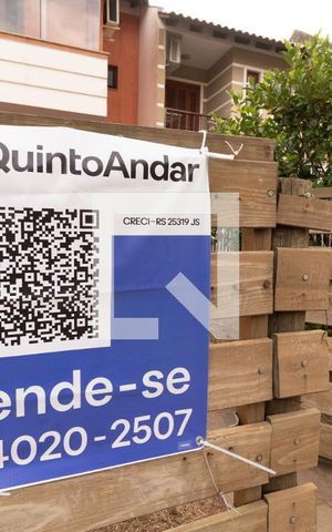 Casa à venda com 172m², 3 quartos e 2 vagas Casa à venda com 172m², 3 quartos e 2 vagasFachada