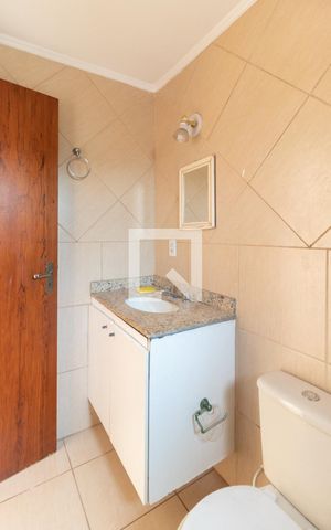 Casa à venda com 172m², 3 quartos e 2 vagas Casa à venda com 172m², 3 quartos e 2 vagasBanheiro 1