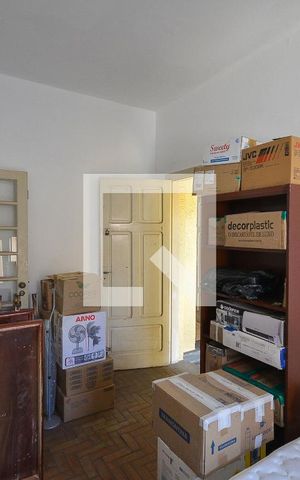 Casa à venda com 300m², 5 quartos e 3 vagas Casa à venda com 300m², 5 quartos e 3 vagasQuarto de Serviço