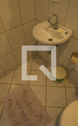 Casa à venda com 300m², 5 quartos e 3 vagas Casa à venda com 300m², 5 quartos e 3 vagasBanheiro da Edícula