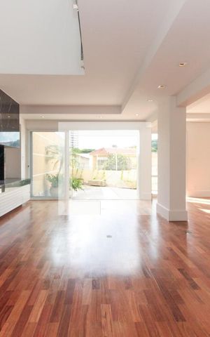 Apartamento à venda com 210m², 2 quartos e 2 vagas Apartamento à venda com 210m², 2 quartos e 2 vagasSala