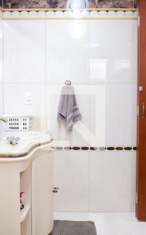 Apartamento à venda com 140m², 3 quartos e 4 vagas Apartamento à venda com 140m², 3 quartos e 4 vagasBanheiro da Suite 1