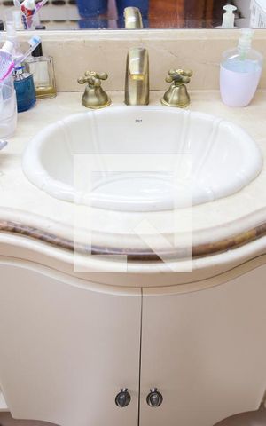 Apartamento à venda com 140m², 3 quartos e 4 vagas Apartamento à venda com 140m², 3 quartos e 4 vagasBanheiro da Suite 1
