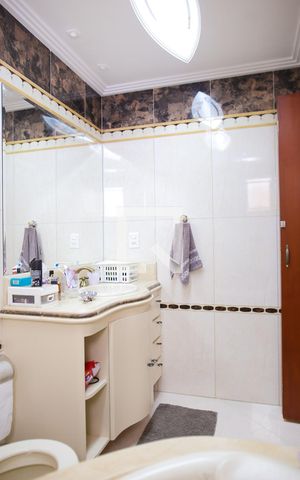 Apartamento à venda com 140m², 3 quartos e 4 vagas Apartamento à venda com 140m², 3 quartos e 4 vagasBanheiro da Suite 1