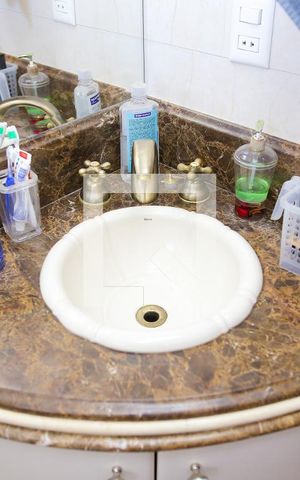 Apartamento à venda com 140m², 3 quartos e 4 vagas Apartamento à venda com 140m², 3 quartos e 4 vagasBanheiro da Suite 2