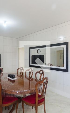 Casa à venda com 727m², 4 quartos e 14 vagas Casa à venda com 727m², 4 quartos e 14 vagasCozinha