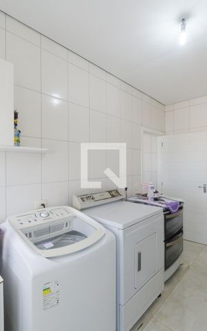 Casa à venda com 727m², 4 quartos e 14 vagas Casa à venda com 727m², 4 quartos e 14 vagasÁrea de serviço