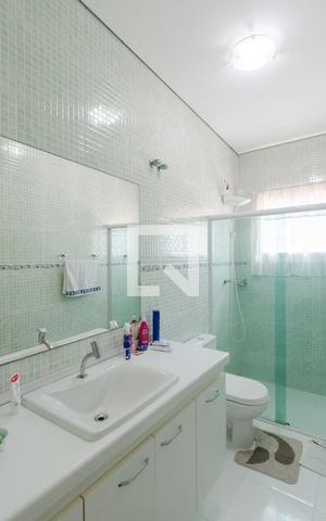 Casa à venda com 727m², 4 quartos e 14 vagas Casa à venda com 727m², 4 quartos e 14 vagasBanheiro da suíte