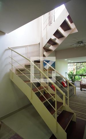 Apartamento à venda com 203m², 4 quartos e 3 vagasescada 