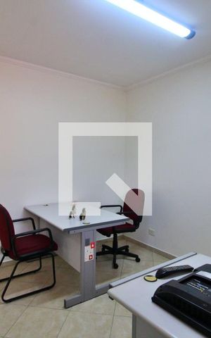 Casa à venda com 300m², 4 quartos e 6 vagasEscritório