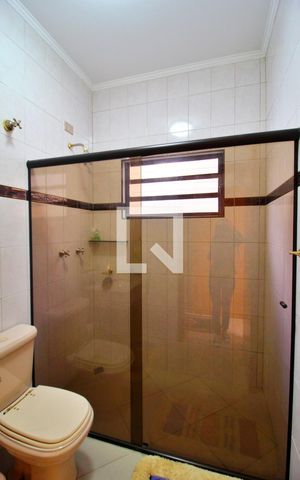 Casa à venda com 300m², 4 quartos e 6 vagasBanheiro da Suíte 3