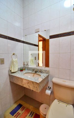 Casa à venda com 300m², 4 quartos e 6 vagasBanheiro da Suíte 3