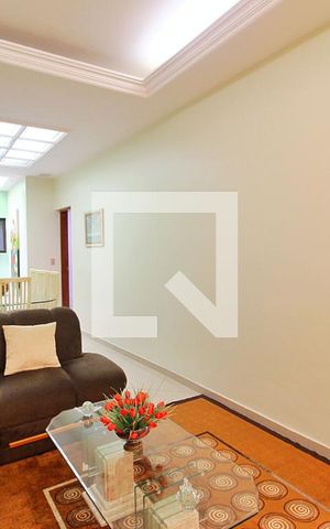 Casa à venda com 300m², 4 quartos e 6 vagasSala