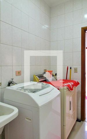 Casa à venda com 300m², 4 quartos e 6 vagasÁrea de Serviço