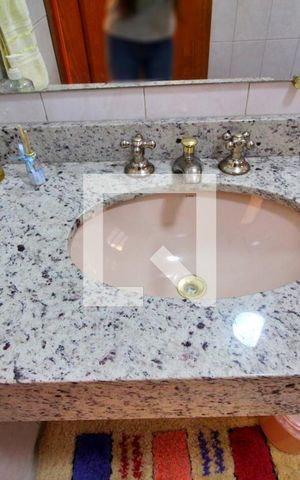 Casa à venda com 300m², 4 quartos e 6 vagasBanheiro da Suíte 3