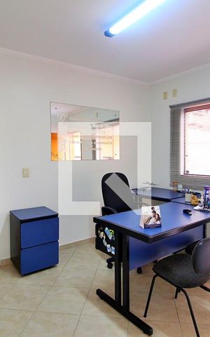 Casa à venda com 300m², 4 quartos e 6 vagasEscritório