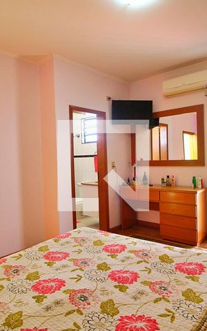 Casa à venda com 300m², 4 quartos e 6 vagasSuíte 1